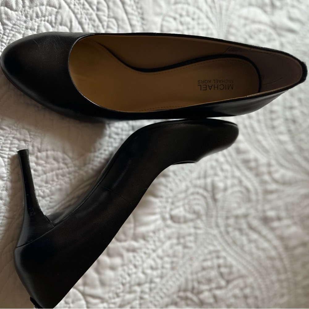 MICHAEL KORS Woman’s BLACK Pumps SIZE 7